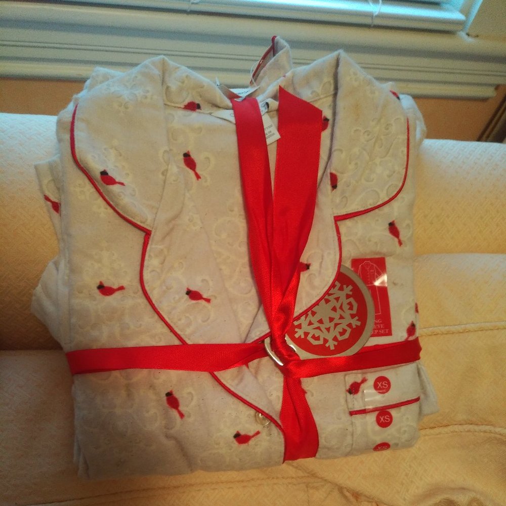 Adorable Christmasy cardinal flannel pajamas xs